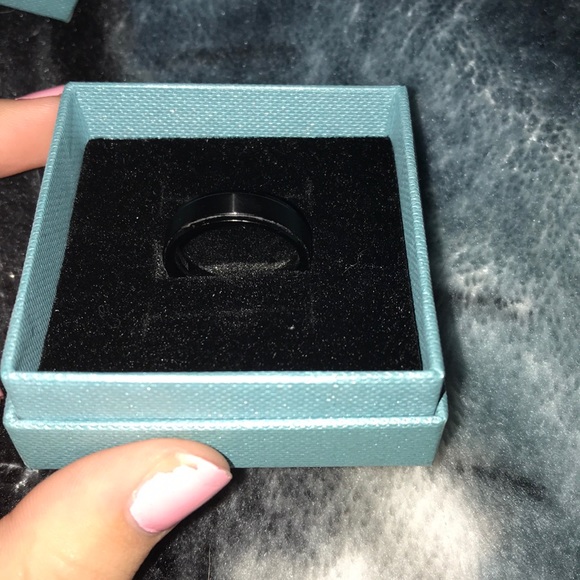 Pristine titanium ring - Picture 3 of 4